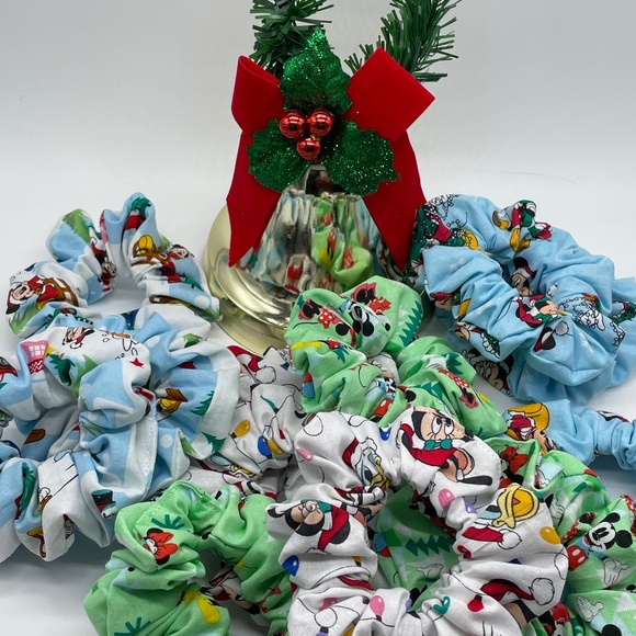 Set of 3 Disney Christmas Scrunchies / Mickey Mouse / Minnie Mouse - Picture 1 of 5